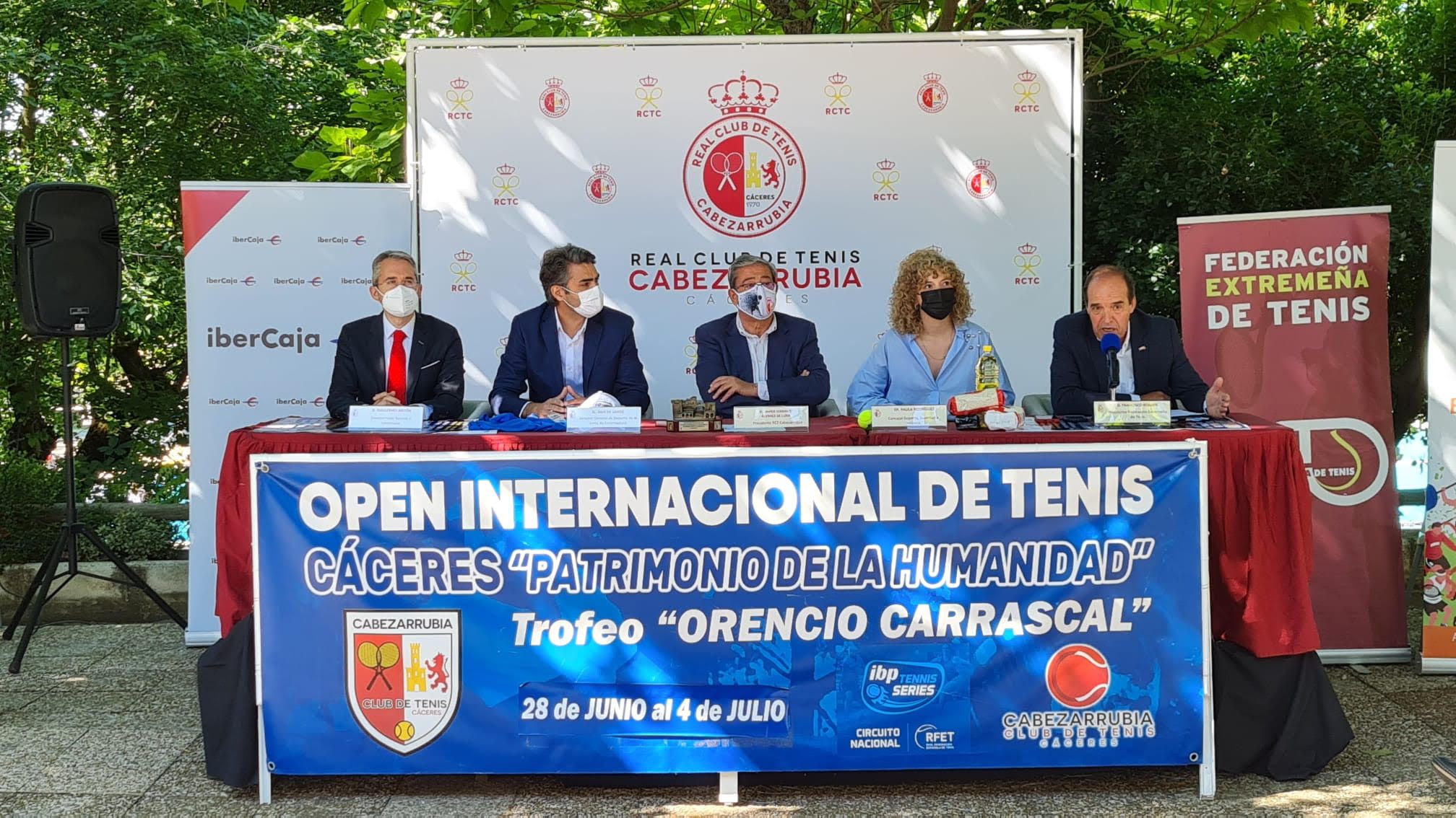 La concejala de Deporte, Paula Rodríguez, destaca la importancia del Real Club de Tenis Cabezarrubia en la ciudad