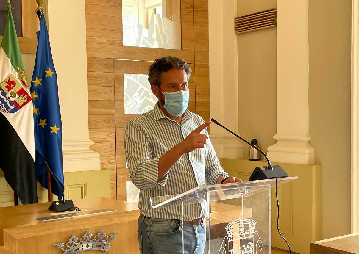 La Policía Local intensifica la vigilancia del uso de la mascarilla cuando no se garantiza la distancia social