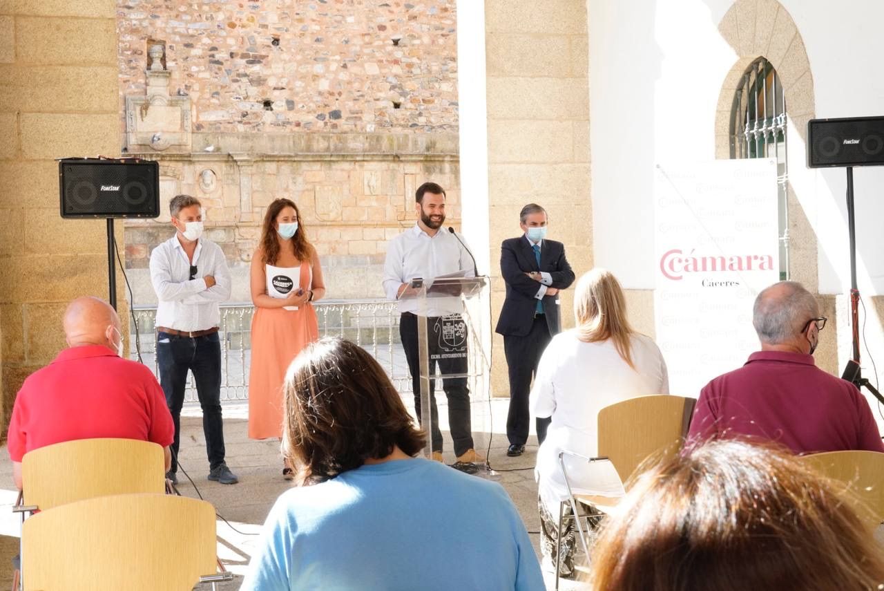 El Ayuntamiento destina 3 millones de euros a ayudas directas al comercio, la hostelería y el turismo para paliar las consecuencias de la pandemia