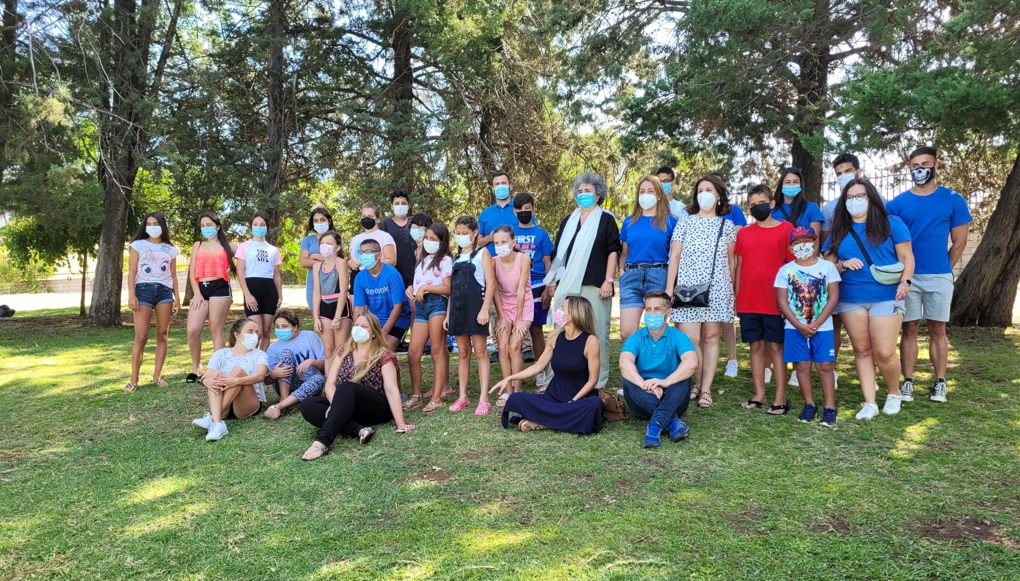 El alcalde Luis Salaya y la concejala de Asuntos Sociales visitan el campamento urbano de Aldea Moret