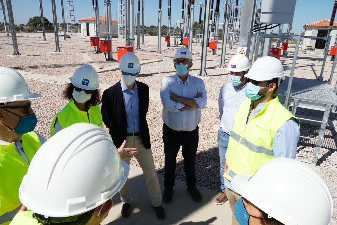 La subestación de Los Arenales, que estará terminada en otoño, asegura el suministro eléctrico a Cáceres y su desarrollo industrial