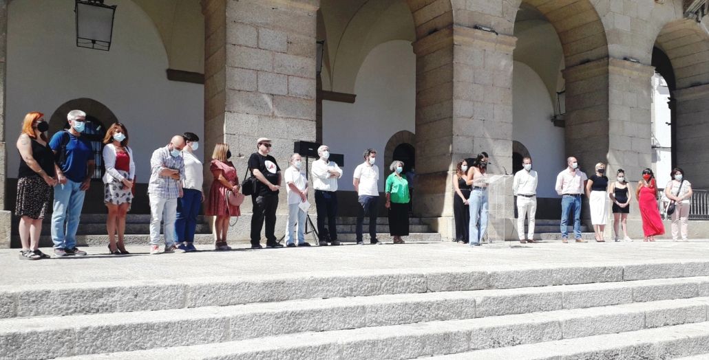 Minuto de silencio en repulsa por los asesinatos de mujeres víctimas de la violencia machista desde el 26 de junio