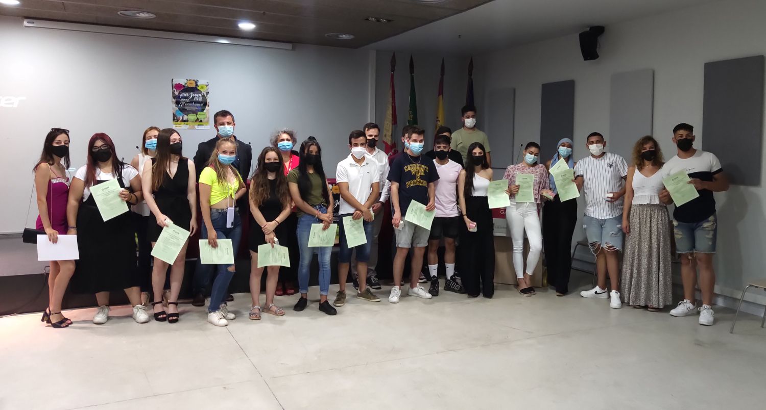 Un grupo de 25 jóvenes de Cáceres reciben hoy un diploma por su participación en el Proyecto Ítaca
