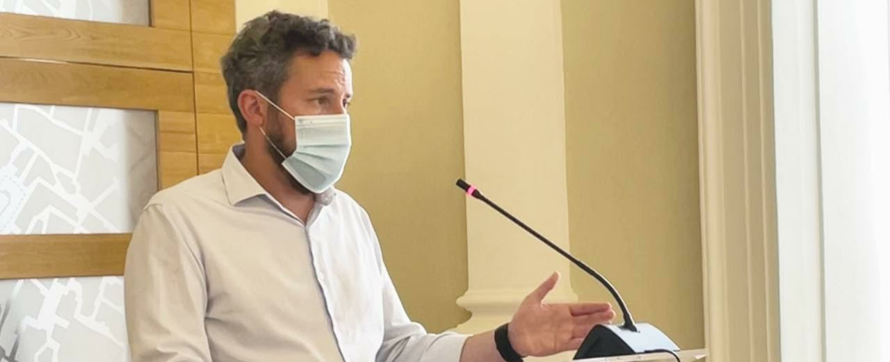 El Ayuntamiento coordina varios cortes de tráfico en las calles aprovechando los días estivales