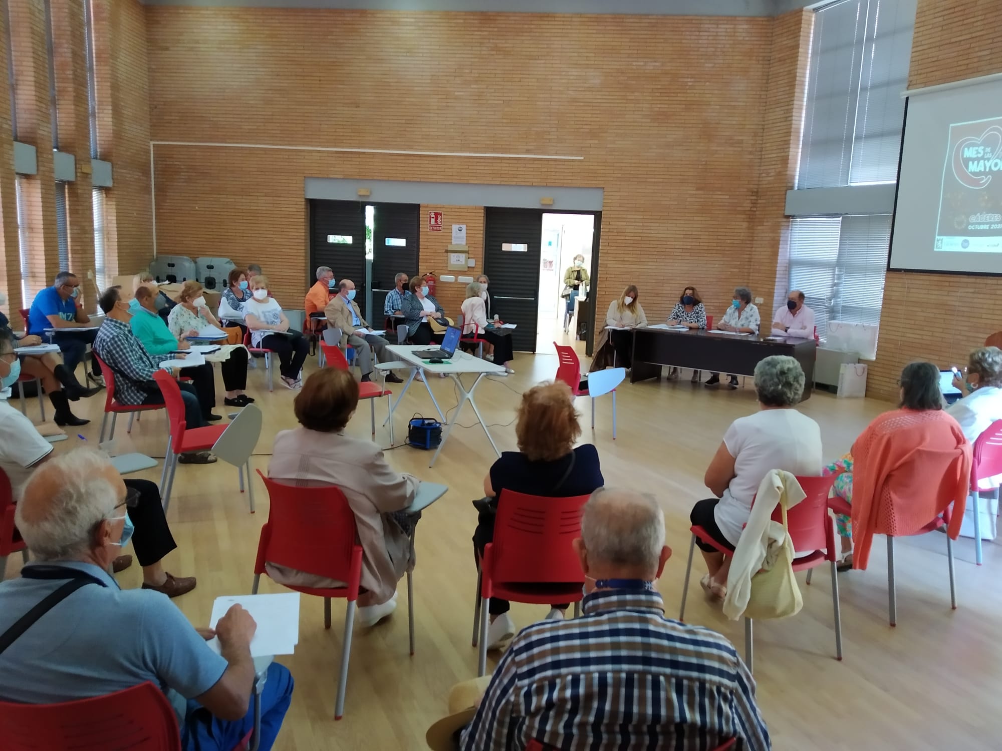 El Consejo Sectorial  aprueba el preprograma municipal para el Mes de las Personas Mayores
