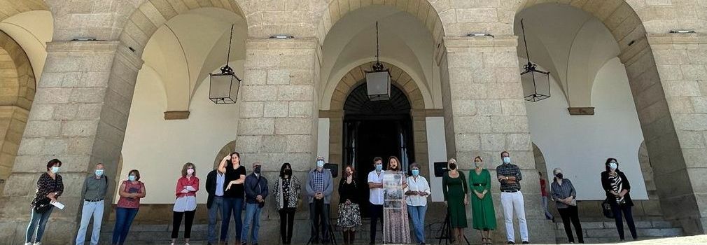 Minuto de silencio en repulsa por los asesinatos de mujeres víctimas de la violencia machista desde el 26 de agosto
