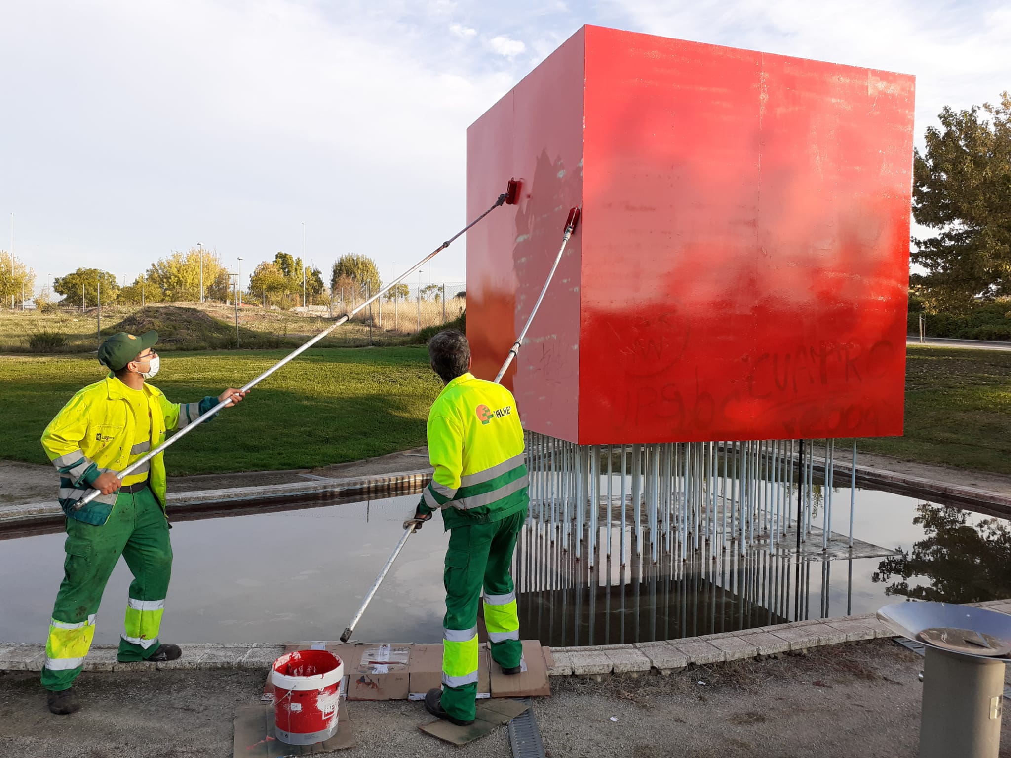 Continúan los trabajos de mantenimiento y limpieza en diferentes zonas de la ciudad