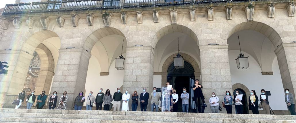 Minuto de silencio en repulsa por los asesinatos de mujeres víctimas de la violencia machista