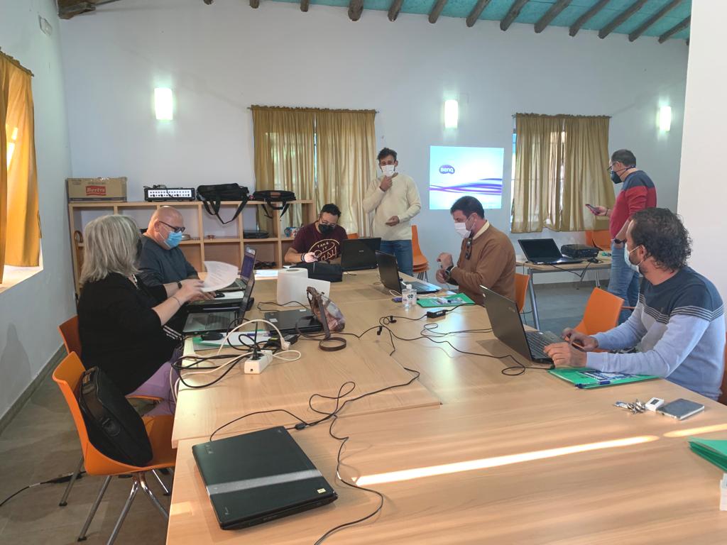 Un taller forma a directivos vecinales en administración electrónica