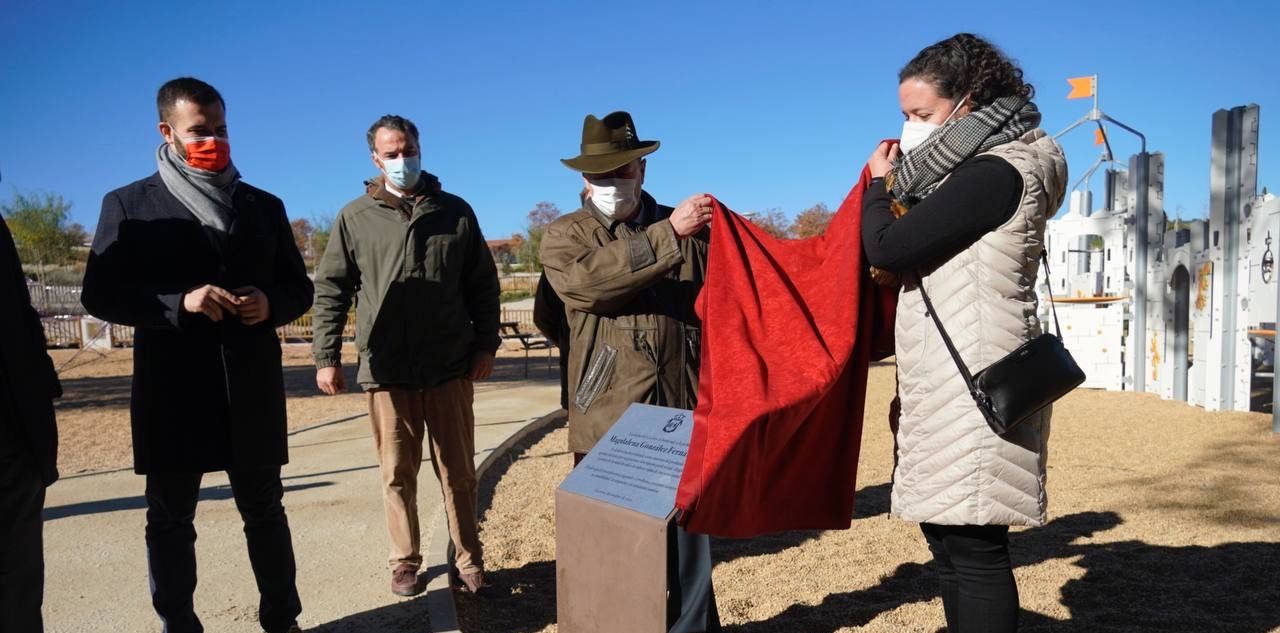 La doctora Magdalena González Fernández da su nombre al parque infantil del Parque del Príncipe