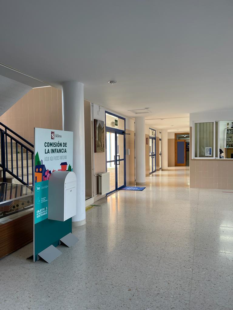 El buzón de la campaña ‘Yo participo: veo, opino y mejoramos nuestra ciudad’ llega al colegio Licenciados Reunidos