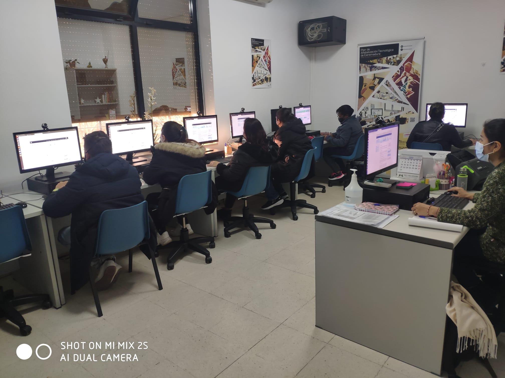 El Ayuntamiento desarrolla talleres para ayudar a las personas inmigrantes a gestionar trámites online