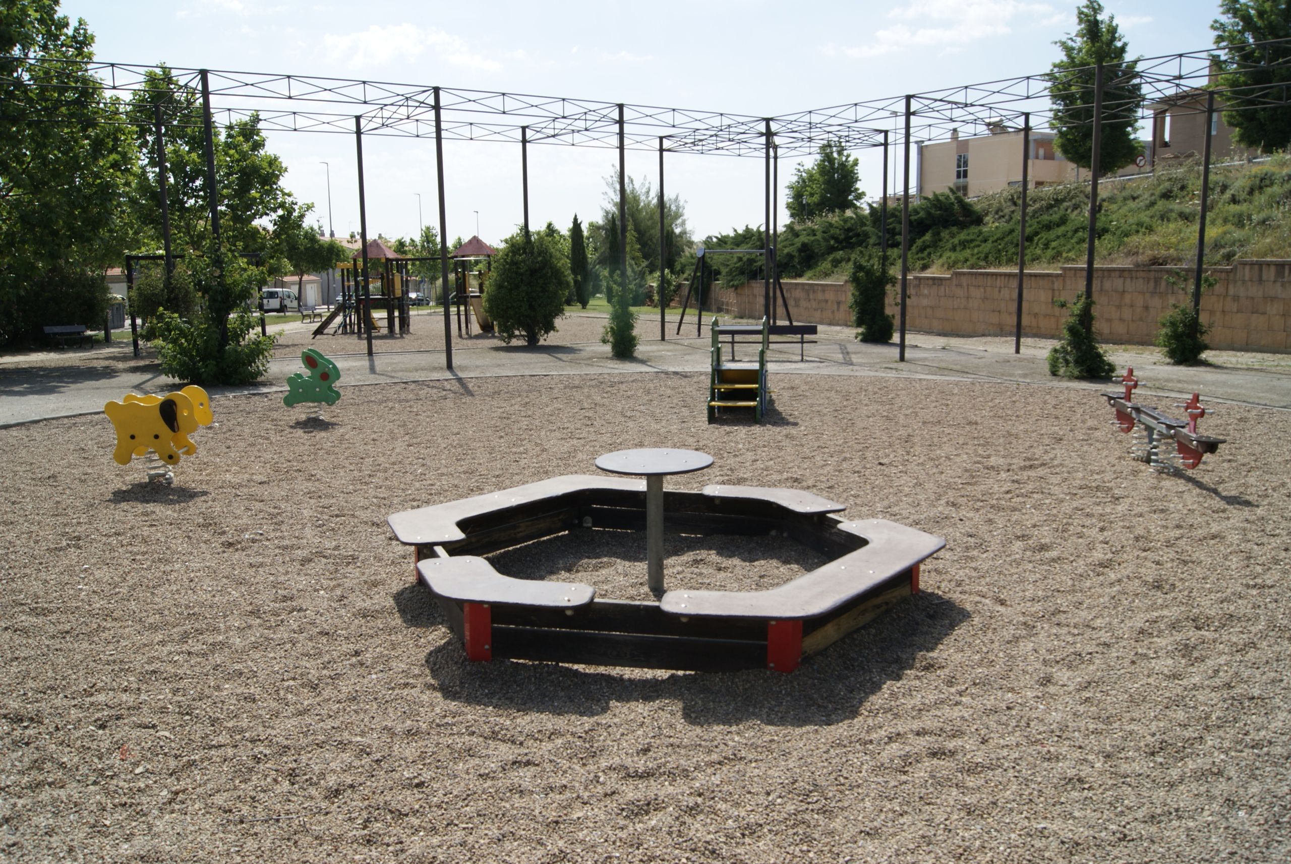 El Ayuntamiento saca a concurso obras de iluminación en Residencial Gredos, Valdesalor y Paseo Alto