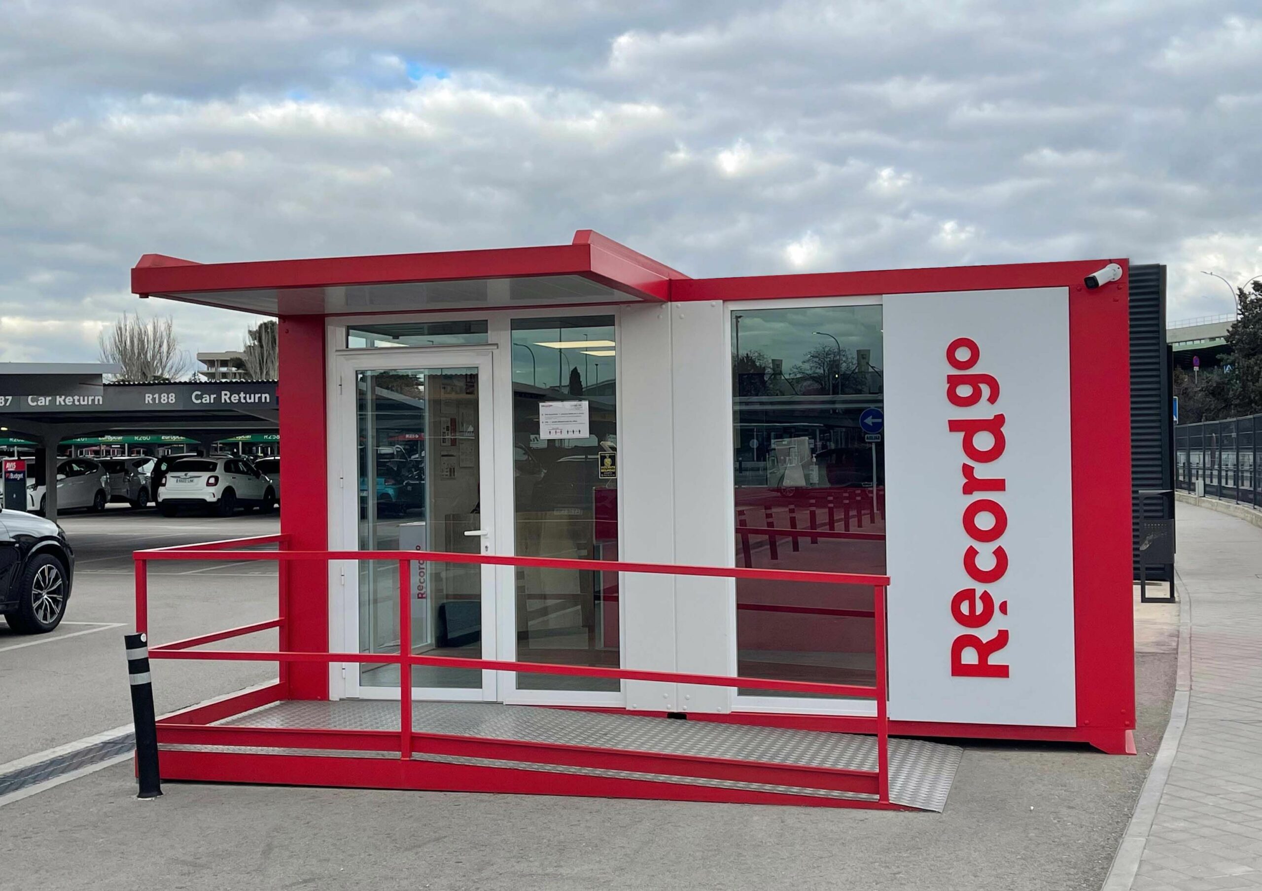 Record go abre delegación en los aeropuertos de Madrid y Barcelona y afianza su posición como referente del sector rent a car