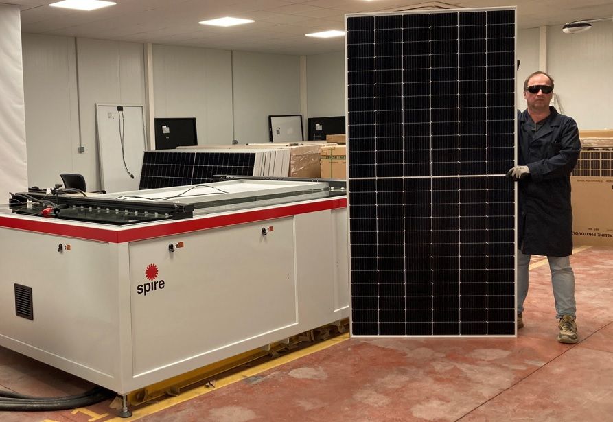 Spire Solar Iberia se sitúa entre los primeros laboratorios capaces de medir módulos fotovoltaicos grandes