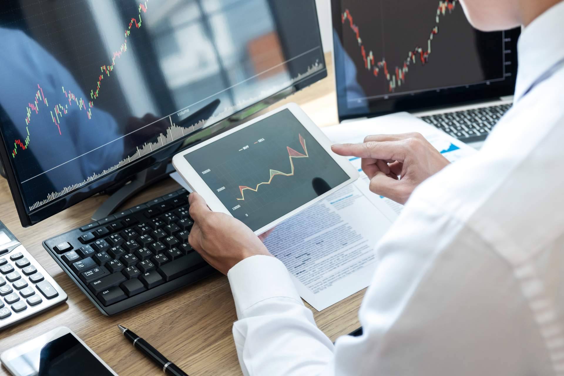 EducaCEP, una página web educativa explica cómo comprar acciones de empresas de manera segura