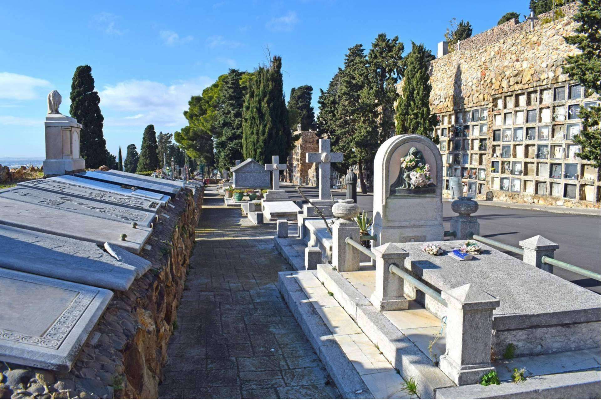 Información sobre las sepulturas y los tipos que existen, por Funos
