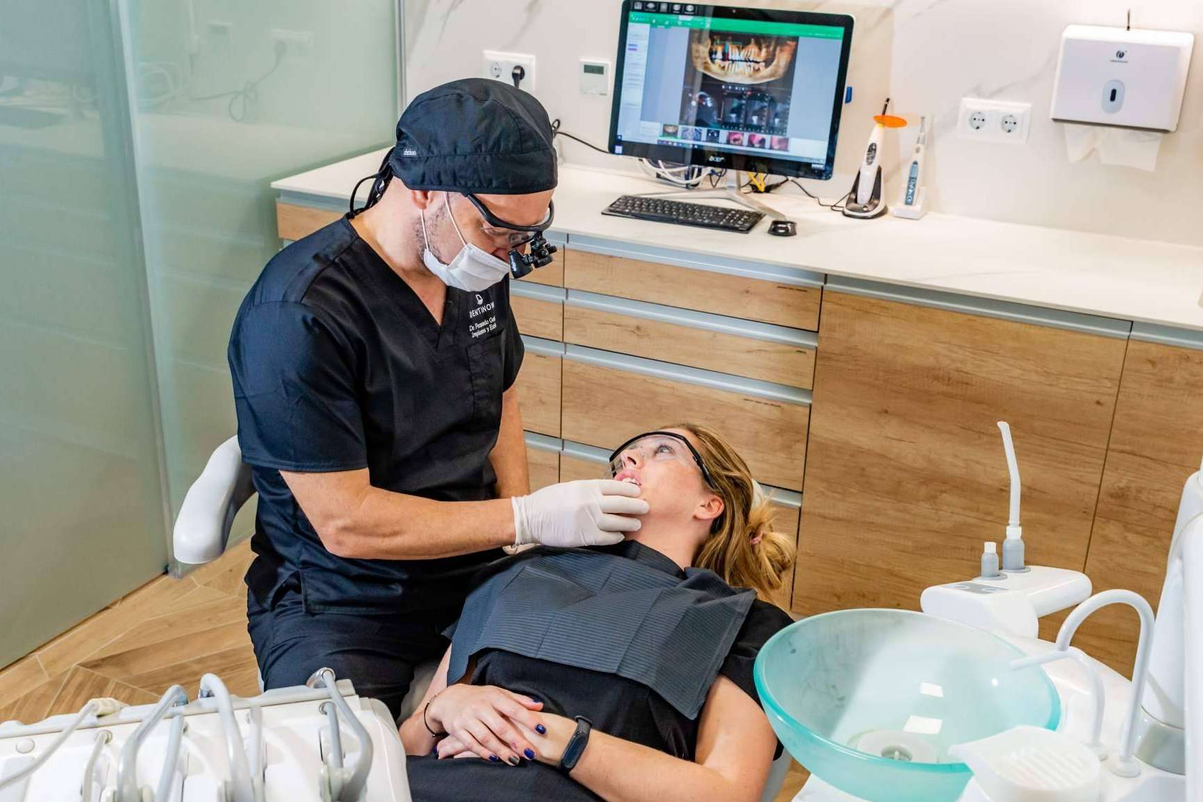 Conseguir una sonrisa Hollywood de la mano de Dentinova
