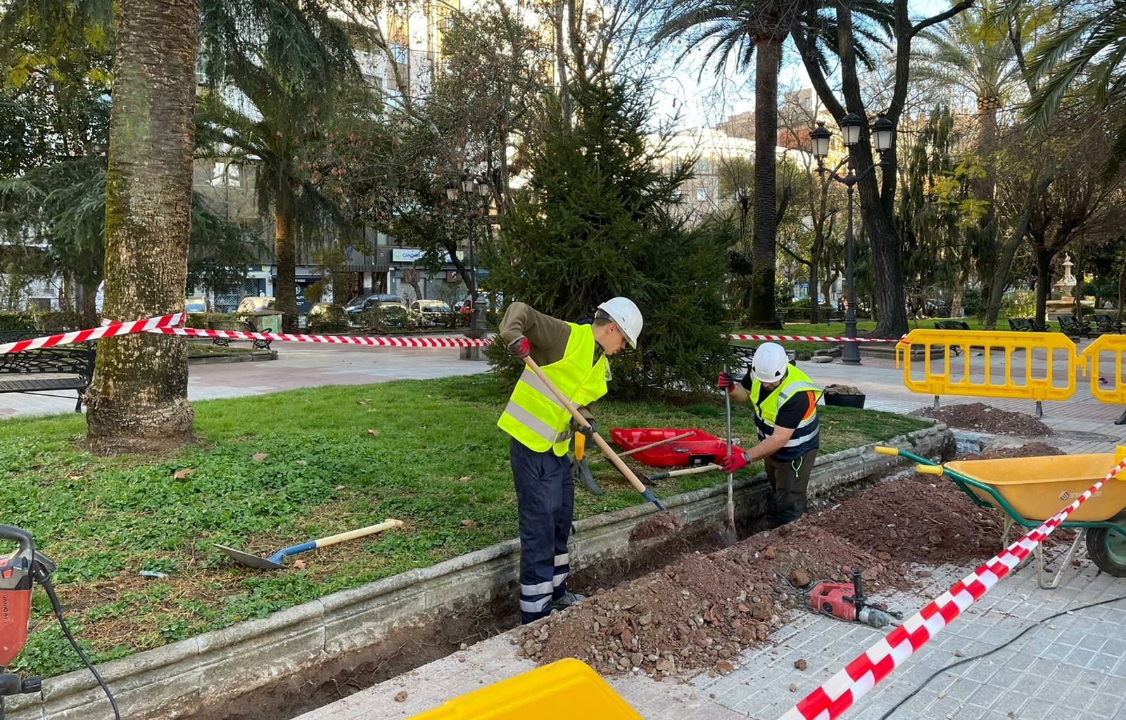 Comienzan las actuaciones de mejora de la iluminación del Paseo de Cánovas y el parque de Gloria Fuertes