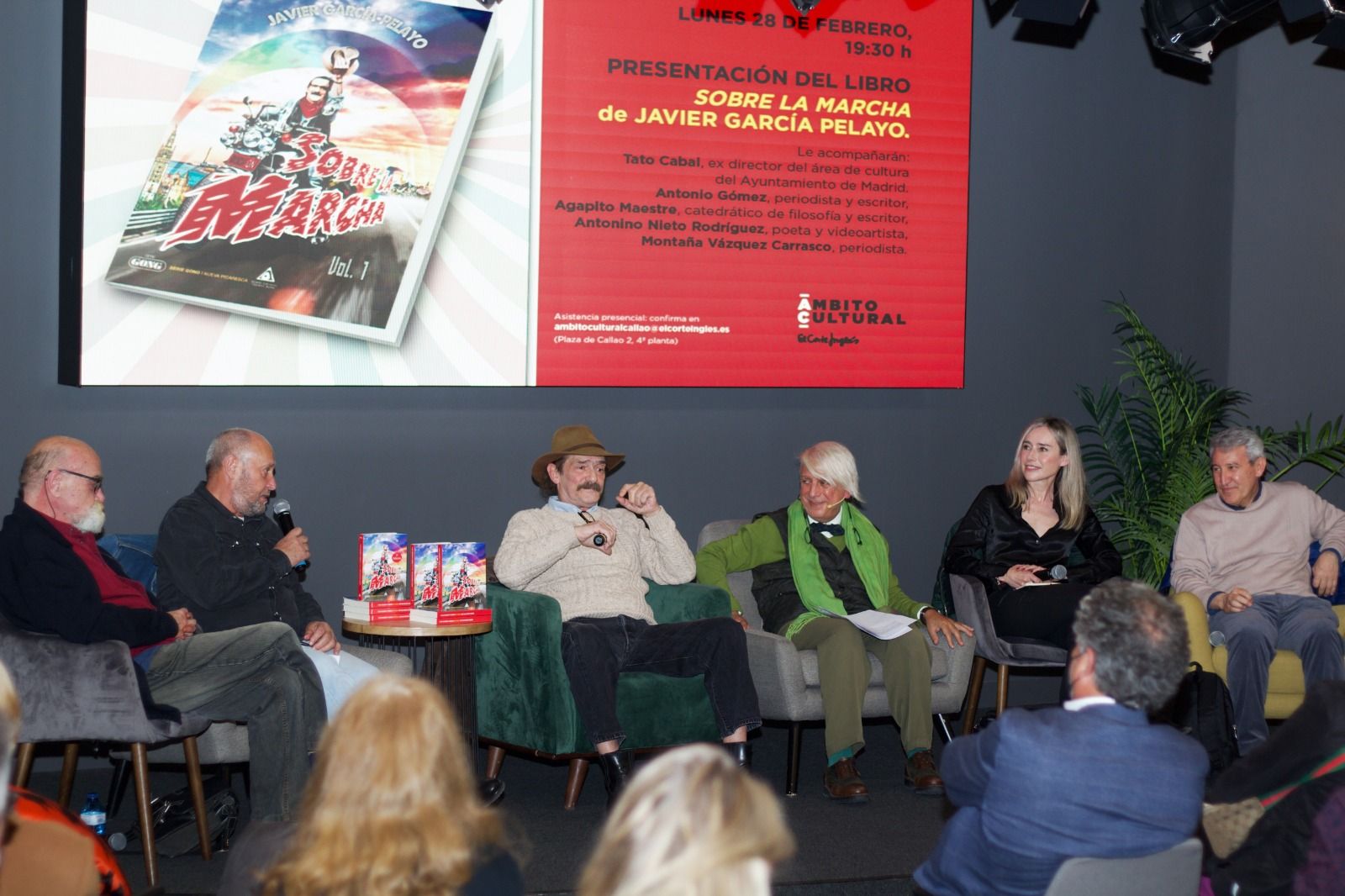 Javier García-Pelayo presentó en El Corte Inglés de Callao su libro de memorias "Sobre la marcha.Vol 1"