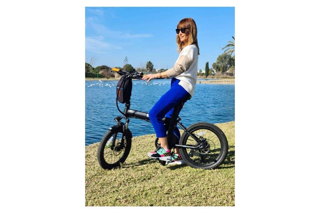 Alquiler de bicicletas eléctricas en Costa Ballena a domicilio de la mano de la empresa Neo Skate