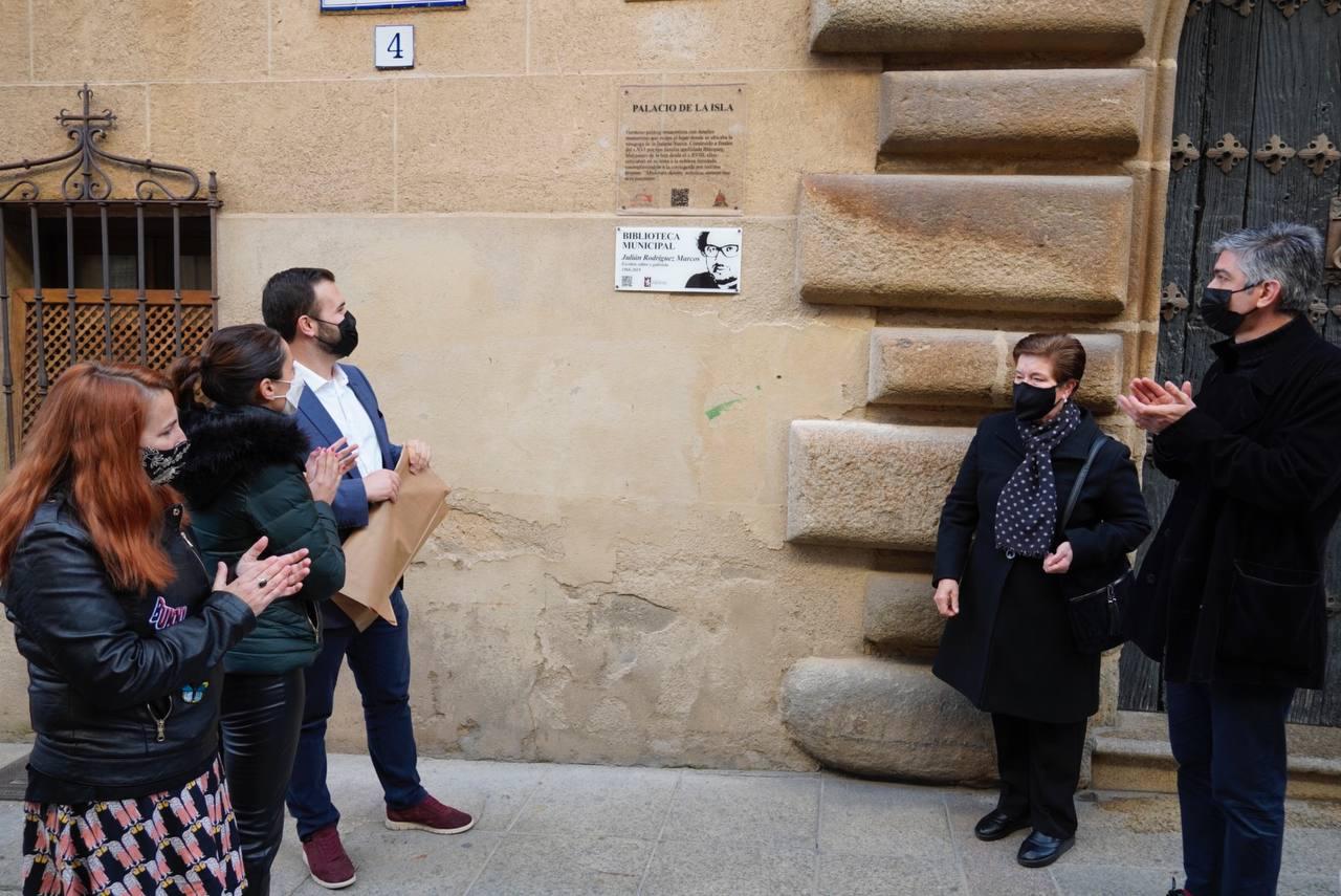 ‘Julián Rodríguez Marcos’ da nombre a la biblioteca municipal del Palacio de la Isla