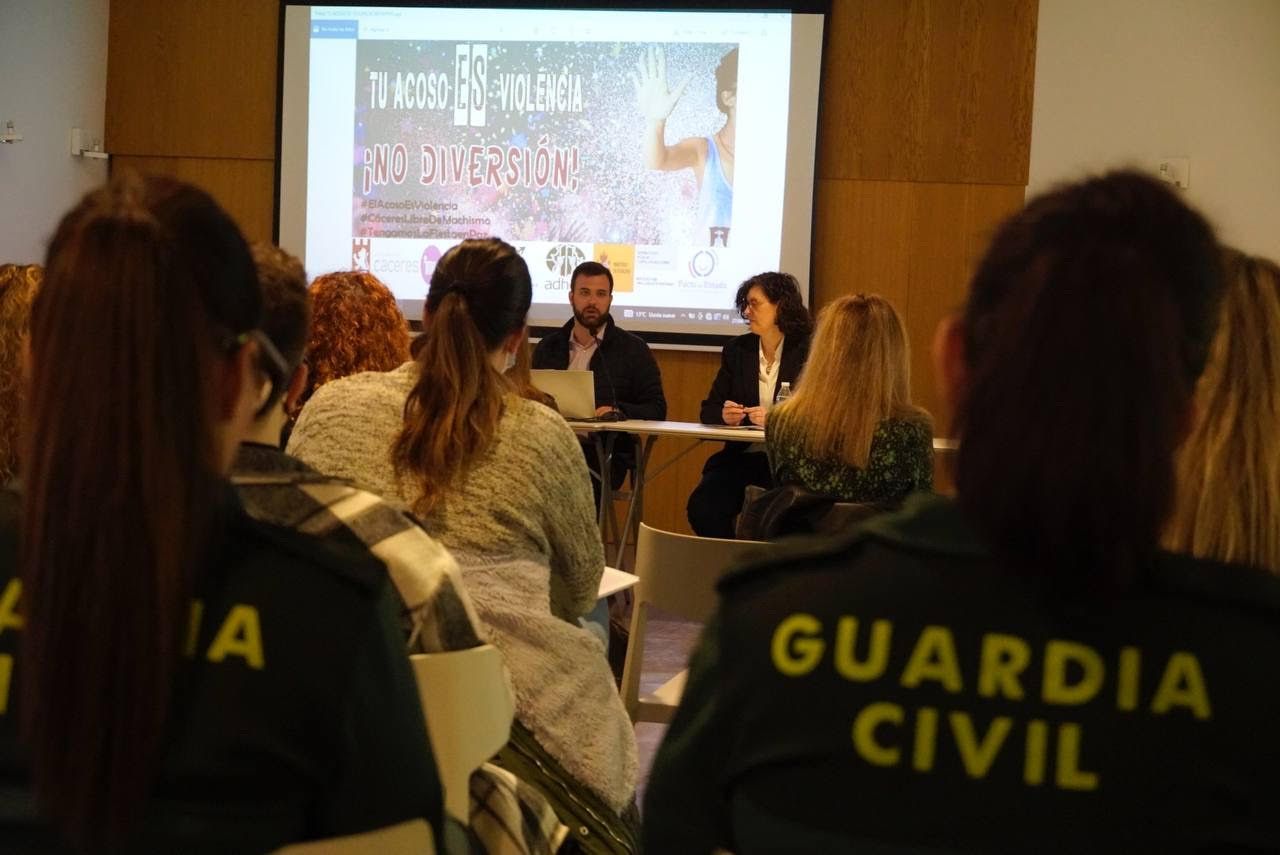 El alcalde Luis Salaya reafirma el compromiso del Ayuntamiento por mejorar la seguridad de las mujeres en el espacio público