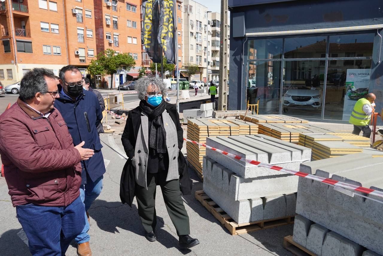 Se transforman en accesibles 25 paradas de autobús en los dos últimos años