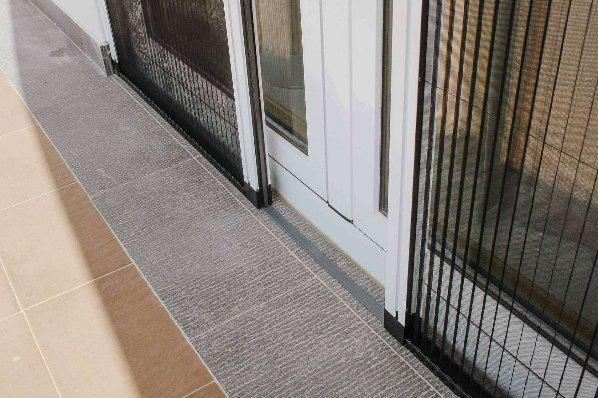 Mosquiteras para puertas a medida de la mano de Mosquiterasbaratas.com