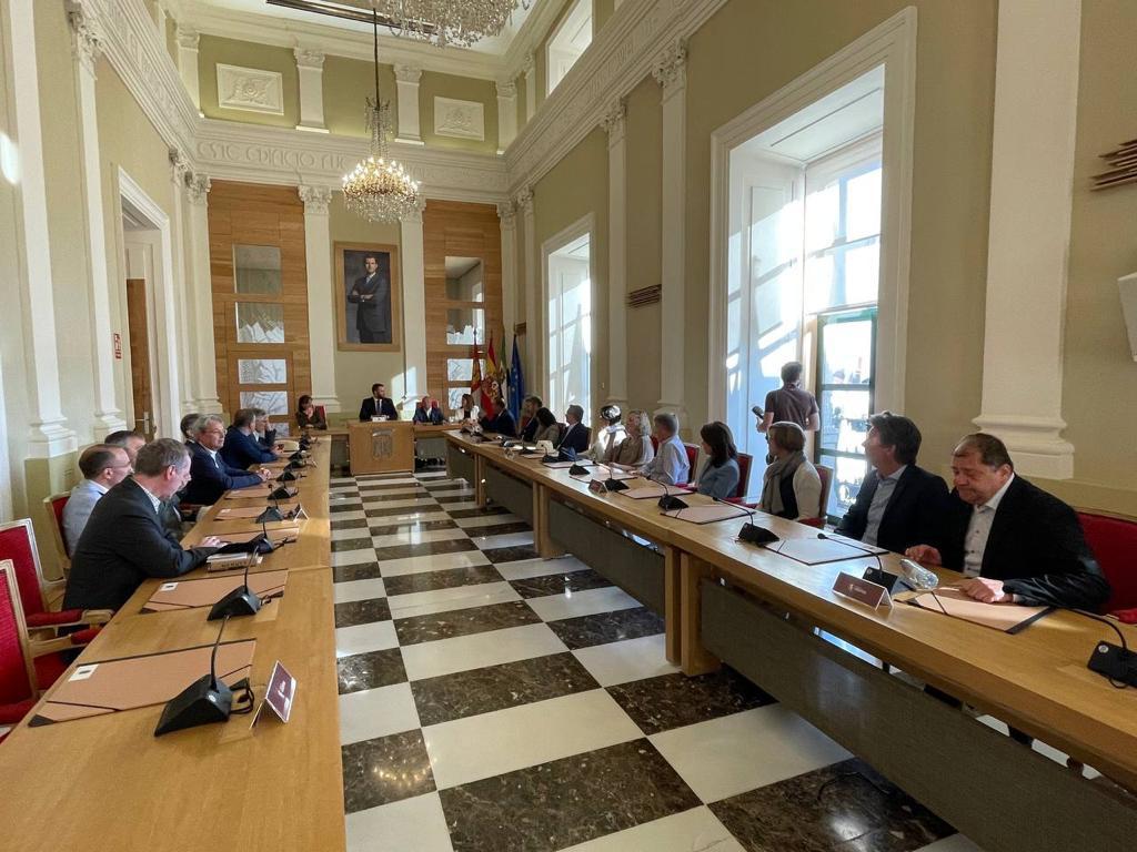 Cáceres muestra su potencial económico y tecnológico a los embajadores y embajadoras de 21 países de la UE