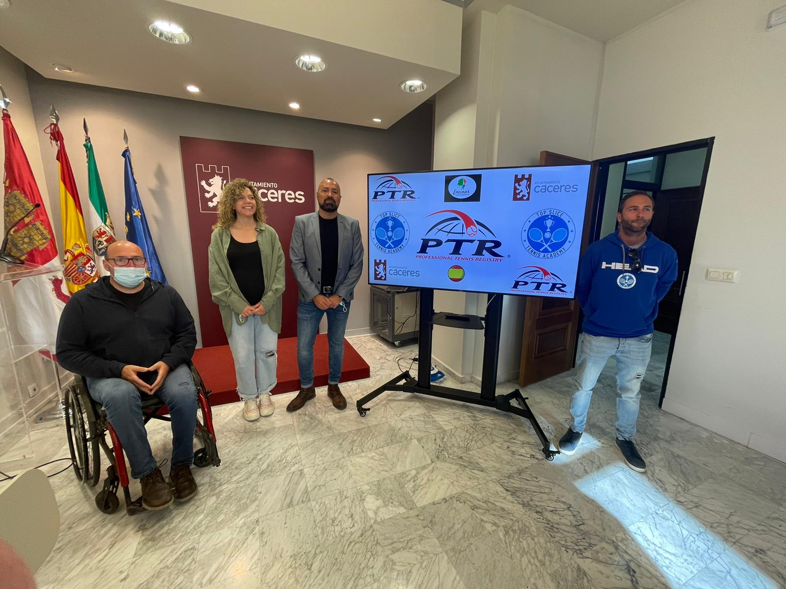 El Ayuntamiento destaca la importancia de la colaboración público-privada para mejorar la calidad en la formación deportiva