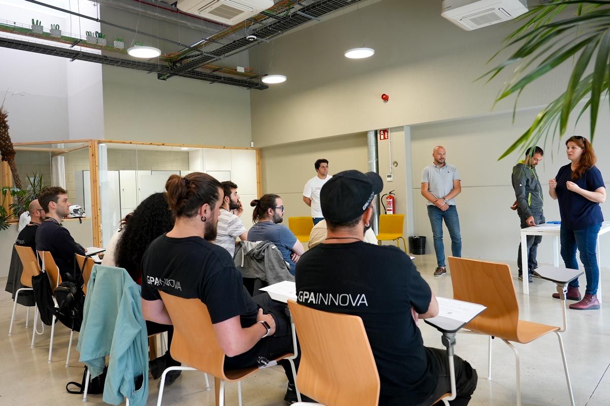 GPASEABOTS cierra con éxito su primer curso de robótica marina, centrado en el uso de drones acuáticos