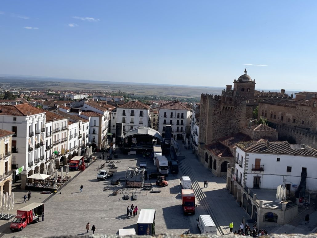 La cifra de personas desempleadas en la ciudad descendió en el mes de abril, continuando así la tendencia a la baja