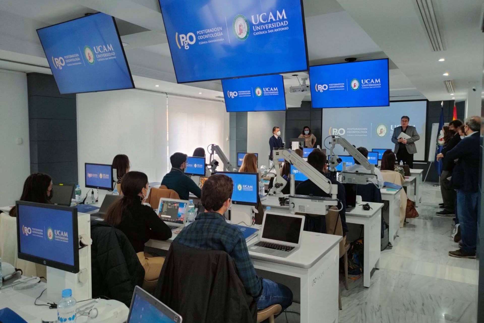 ¿Qué ofrece una Formación en Implantología de Postgrado en Odontología?