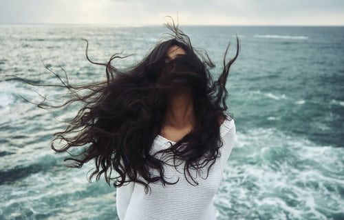 Blow Dry Bar explica el protocolo de cuidado del cabello en verano