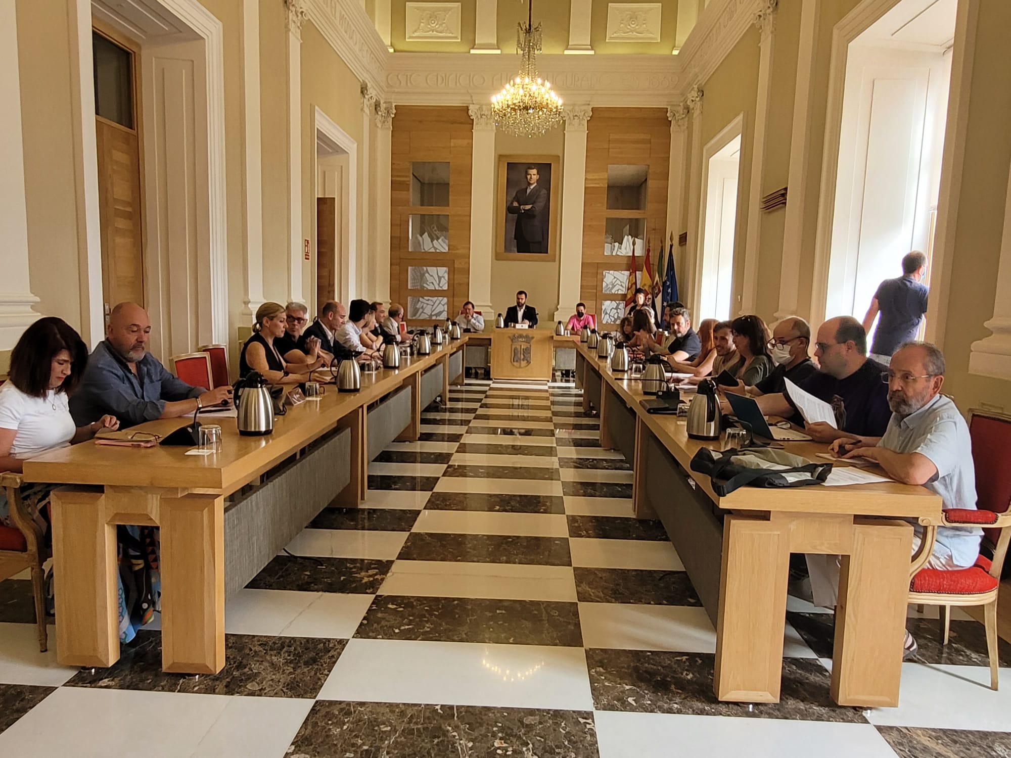 El Pleno del Ayuntamiento aprueba la ordenanza del sistema de acceso de vehículos al centro histórico de Cáceres mediante control por cámaras