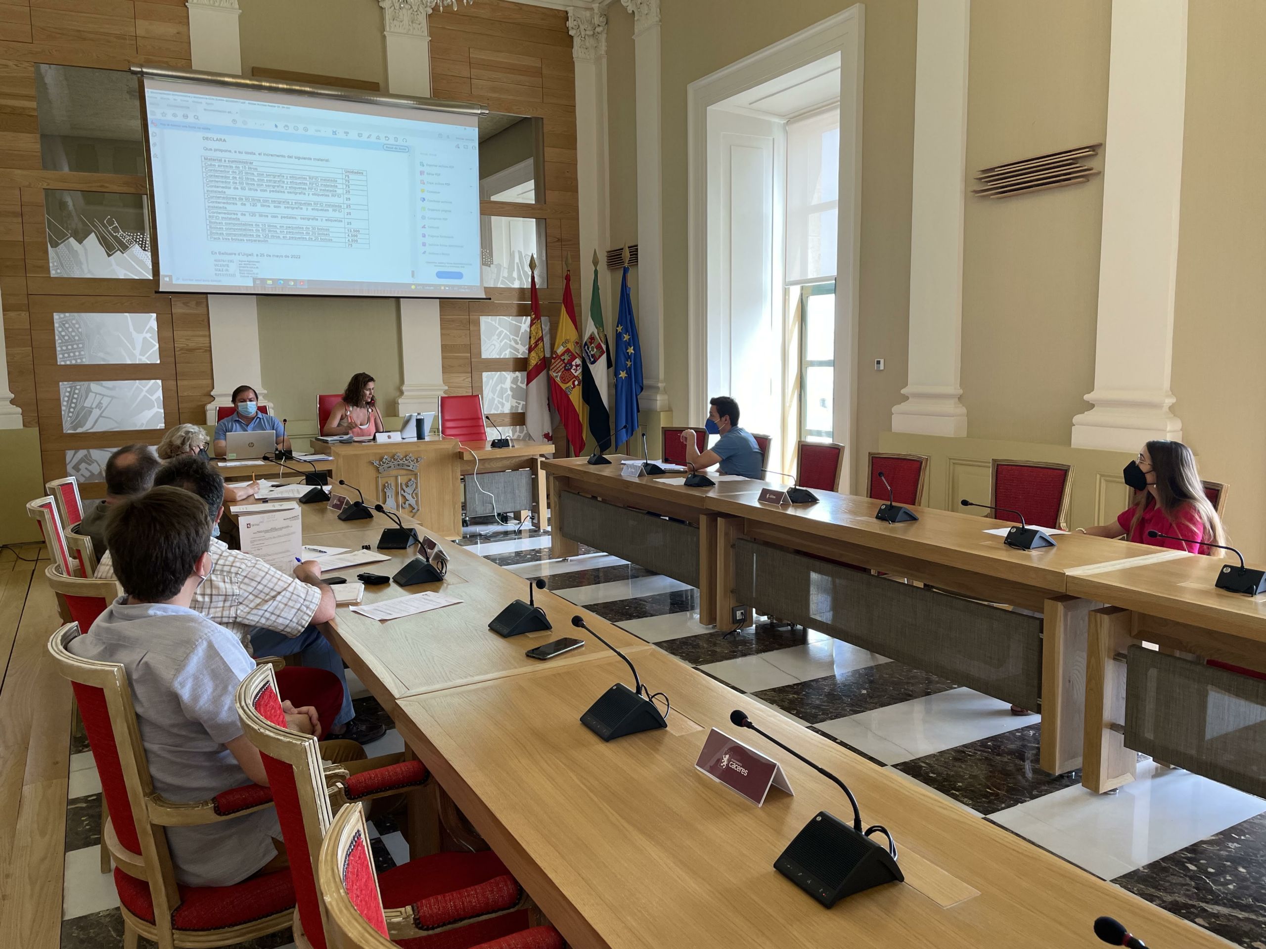 La Mesa de Contratación adjudica la campaña de información, implantación y seguimiento de la puesta en marcha del sistema de recogida puerta a puerta