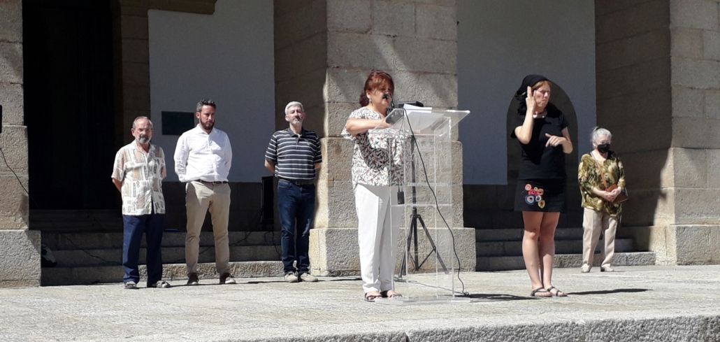 Minuto de silencio en repulsa por los asesinatos de mujeres víctimas de la violencia machista