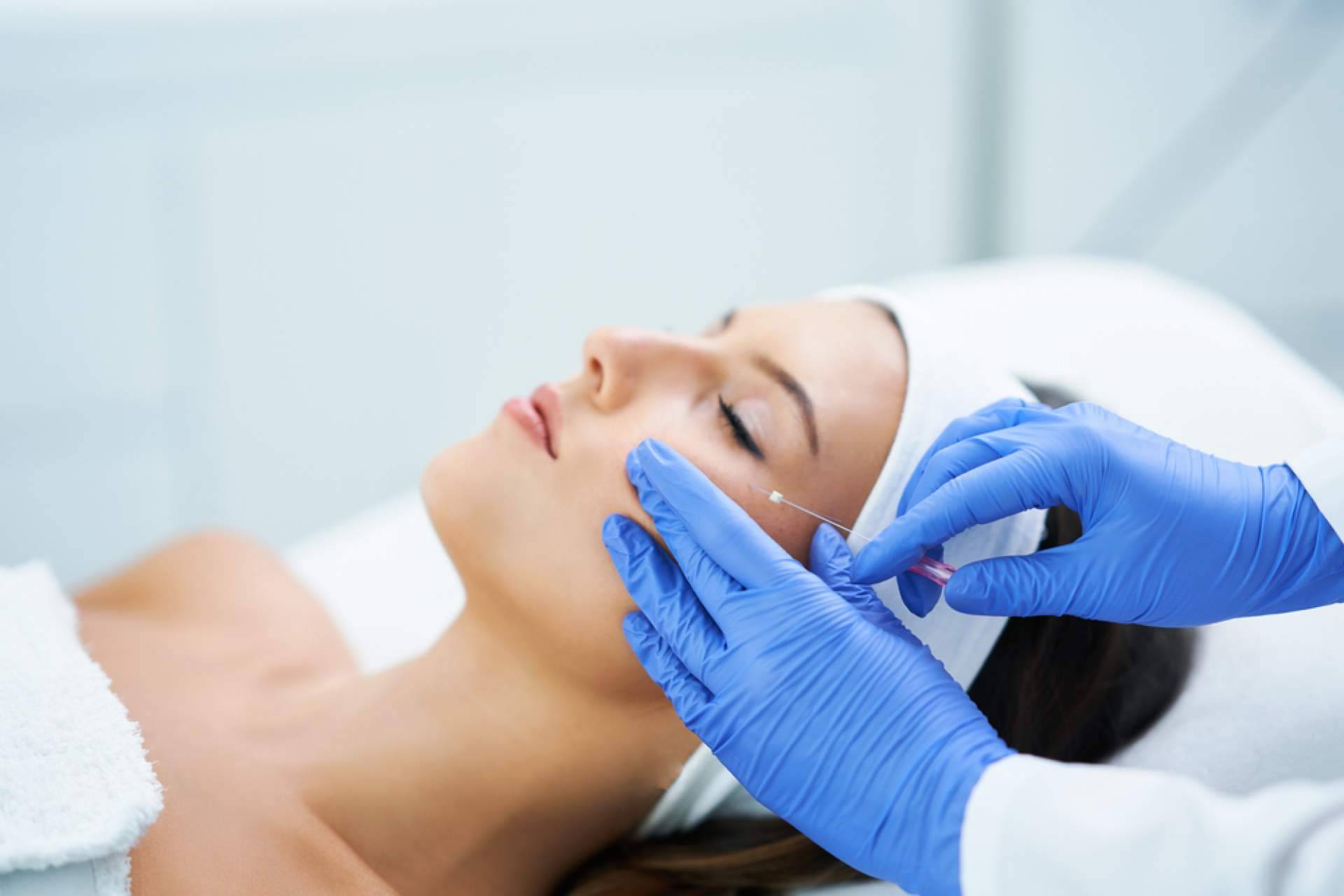 Combatir los signos de la edad con el lifting facial de A2Clínic