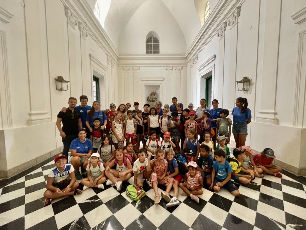El Ayuntamiento abre sus puertas a los niños y niñas de los campamentos urbanos municipales