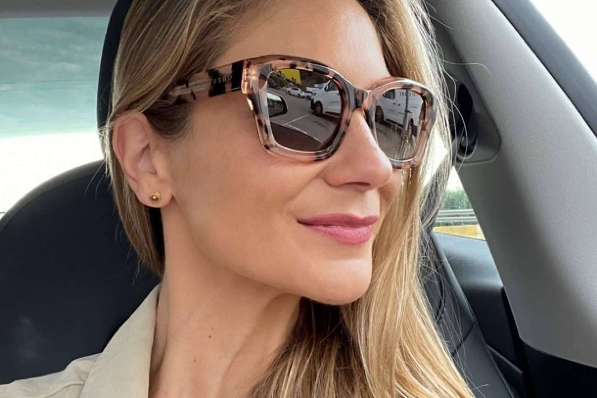 Carolina Lober y Confortauto comparten los consejos para conducir con gafas