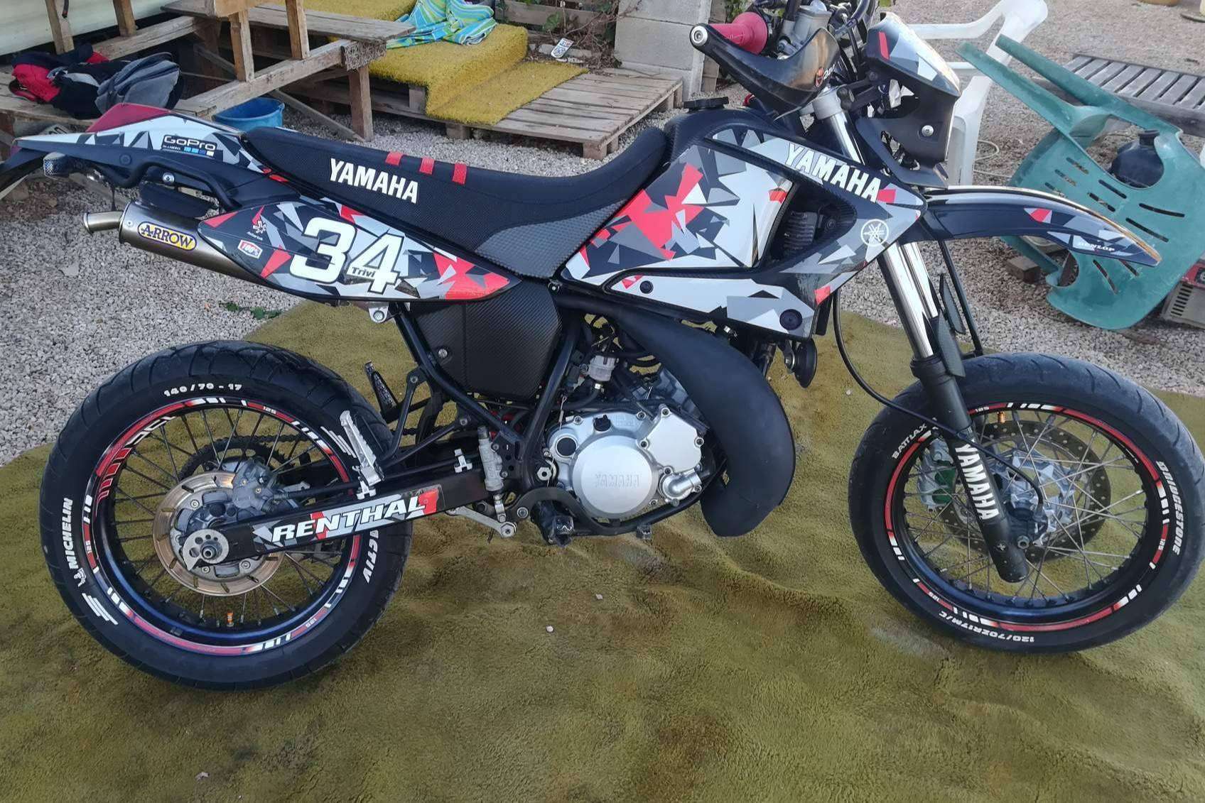 Personalizar las motos off road con los plásticos y adhesivos de ADHESIVOSEMBARRADOS