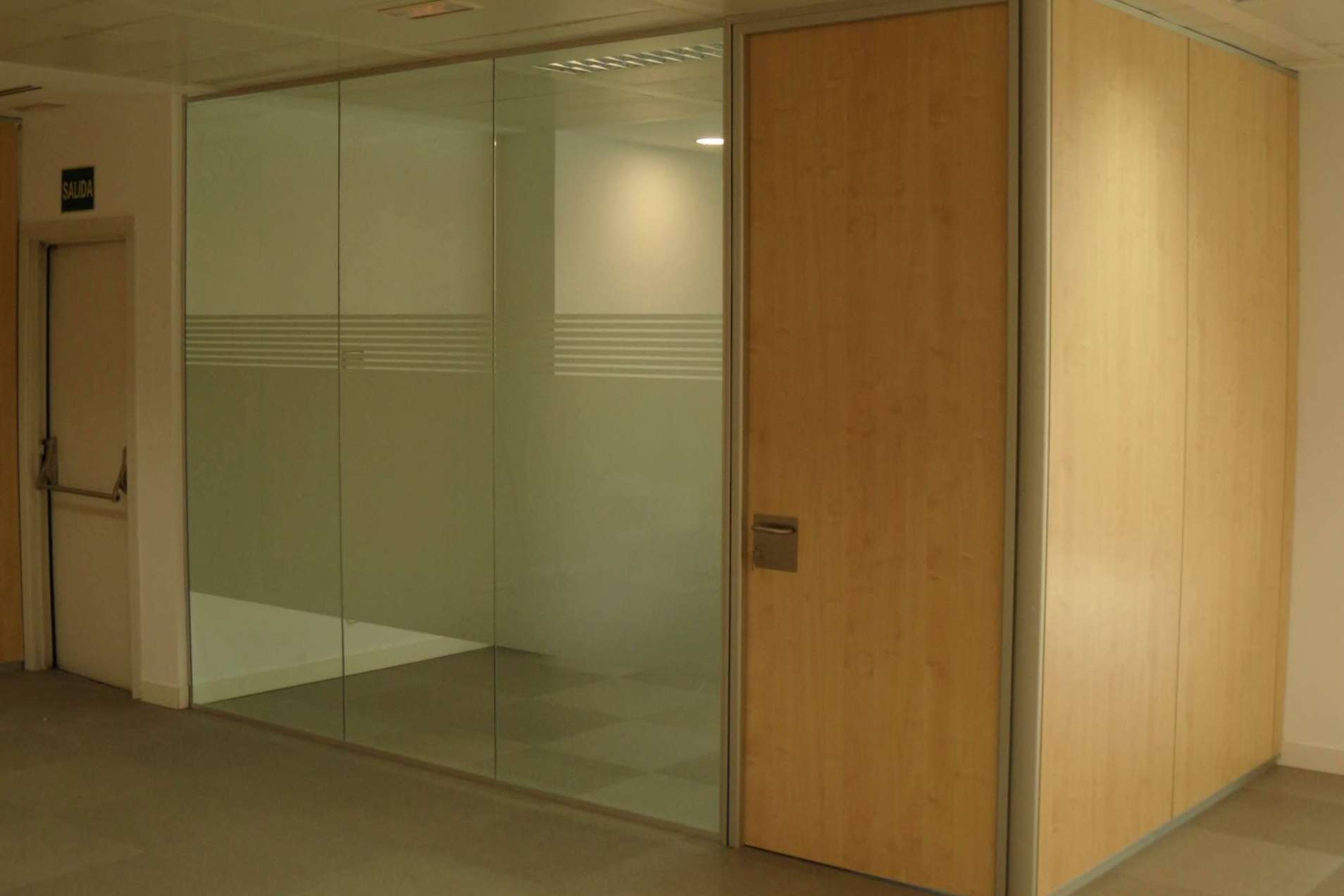 La colección de mamparas de oficina que ofrece OfficeDeco