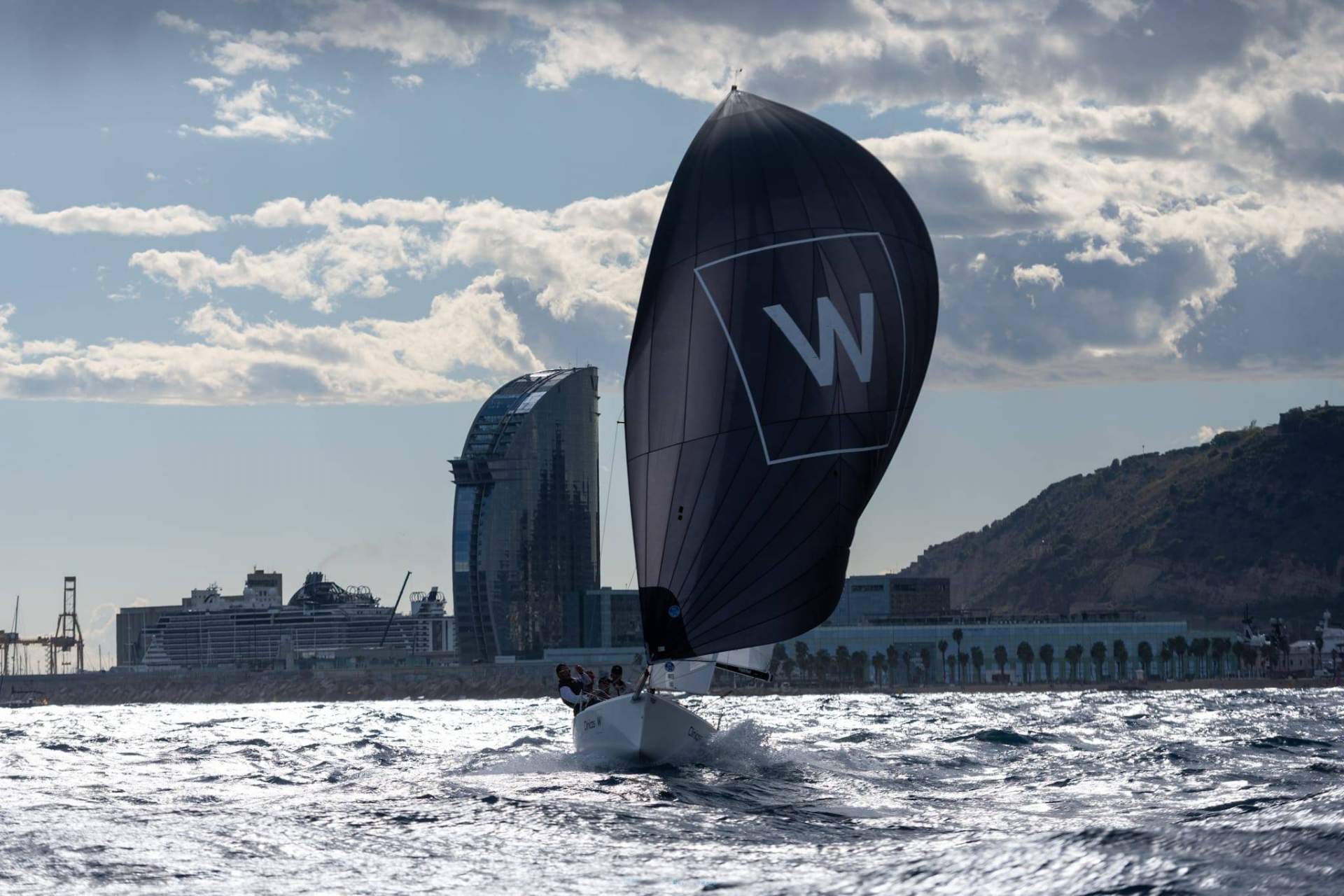 En el mundial de J70 se estrena el nuevo equipo de regatas 'Clínicas W Sailing Team'