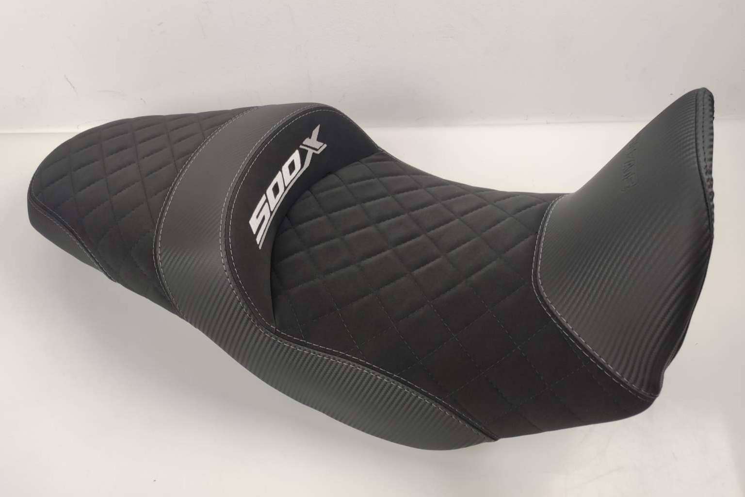 Personalización del asiento de moto para mejorar la experiencia en la carretera, con JM-FUNDAS