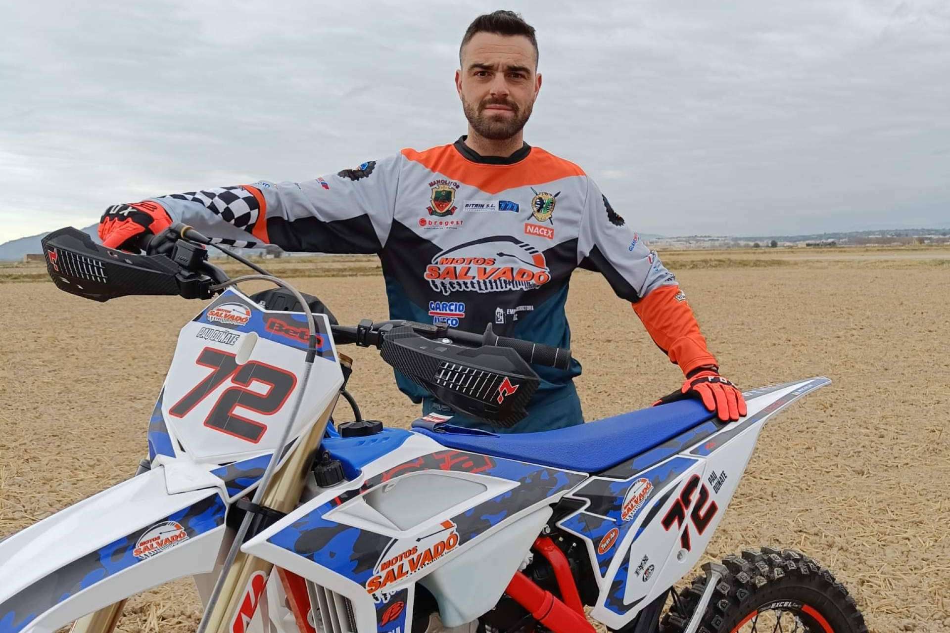 Equipación offroad personalizada, con ADHESIVOSEMBARRADOS