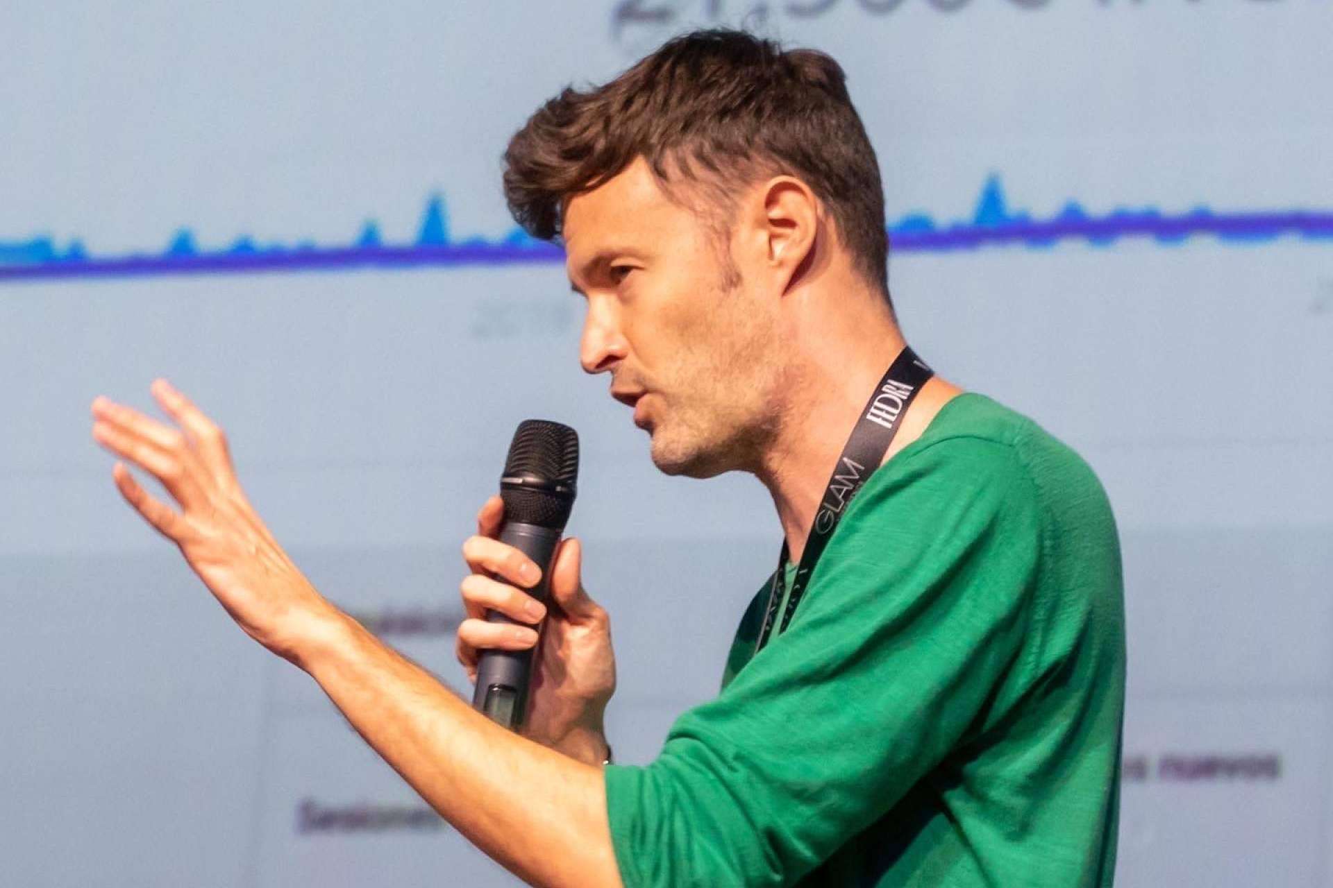 Cristian Aguado Lizondo es el emprendedor y marketer digital que llega a millones en seis meses