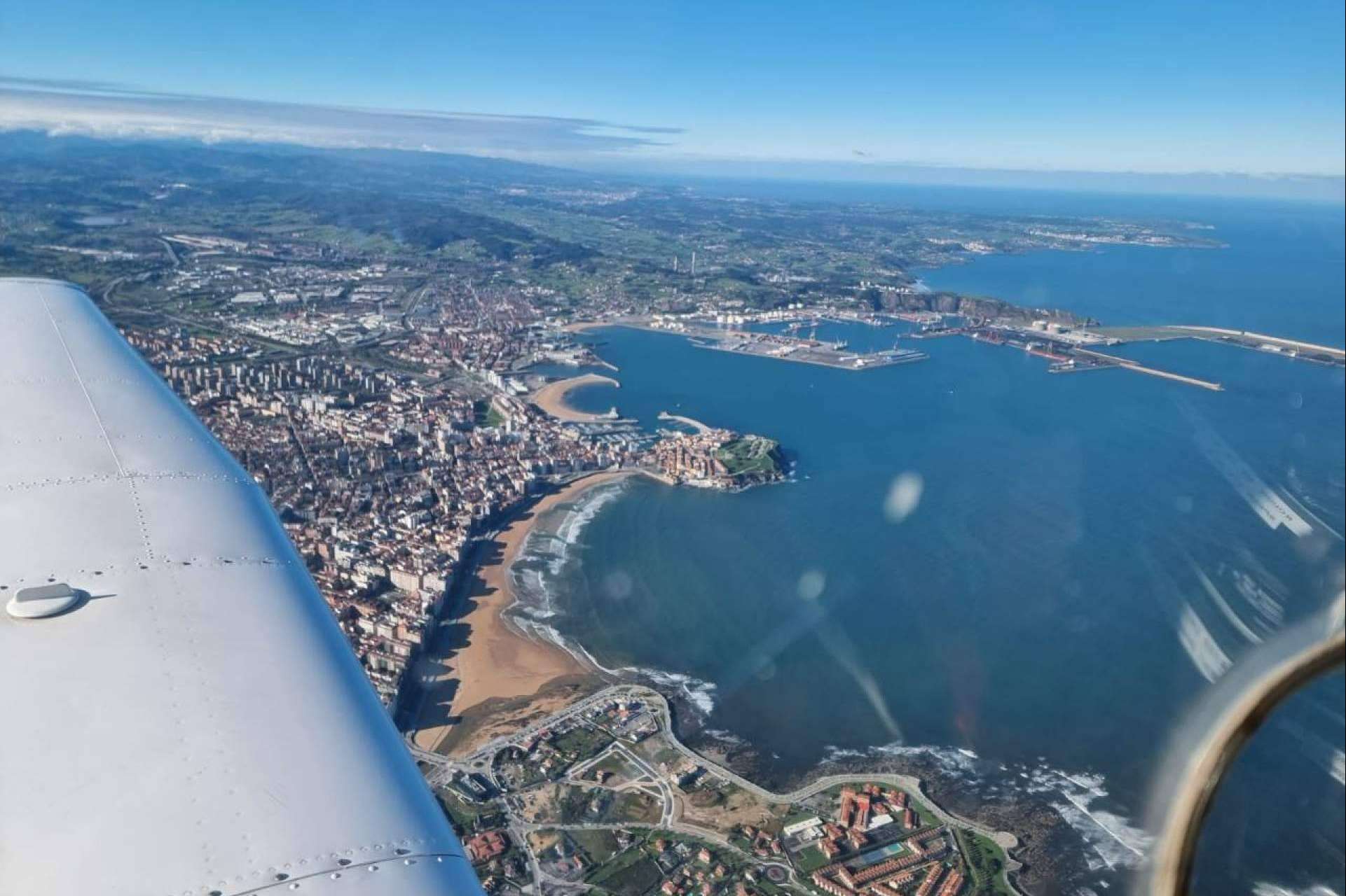 Volar en ultraligero y conocer las bellezas de Asturias