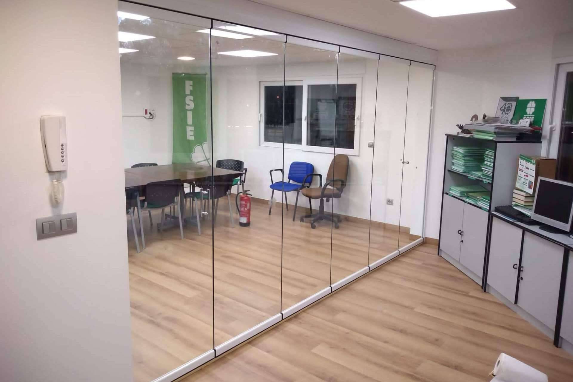 Ventajas de los cerramientos de cristal para locales comerciales