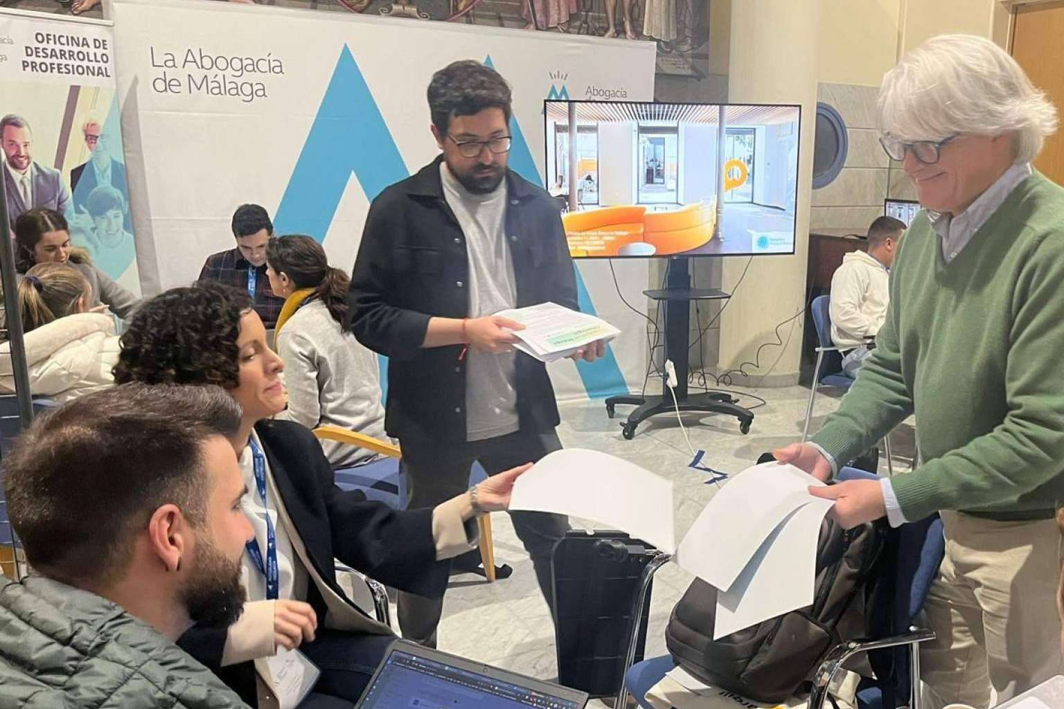 El primer premio del Hackaton ciberlegal de Málaga se lo lleva V3RSING